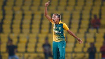 South Africa cruise past Bangladesh