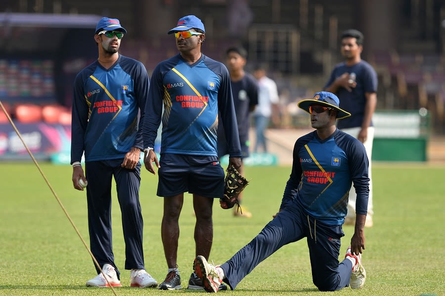Sachithra Senanayake, Champaka Ramanayake and Angelo Mathews gather during a nets session