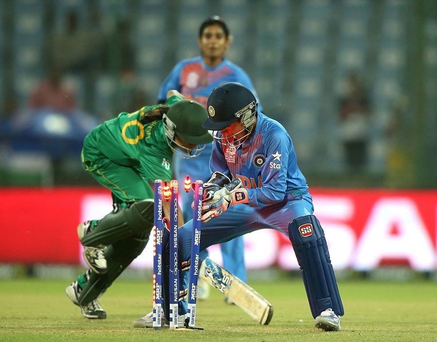 Sushma Verma completes the run-out of Asmavia Iqbal
