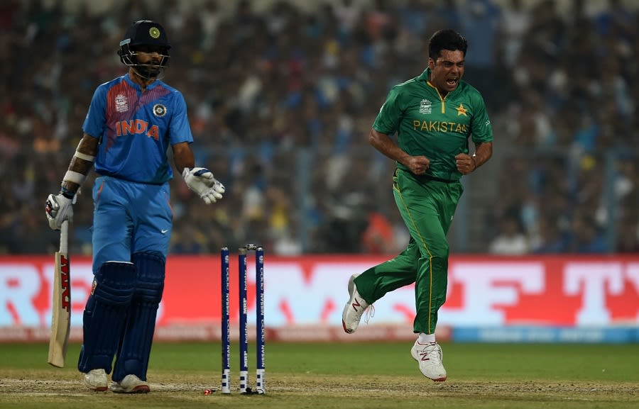 Mohammad Sami celebrates after dismissing Shikhar Dhawan
