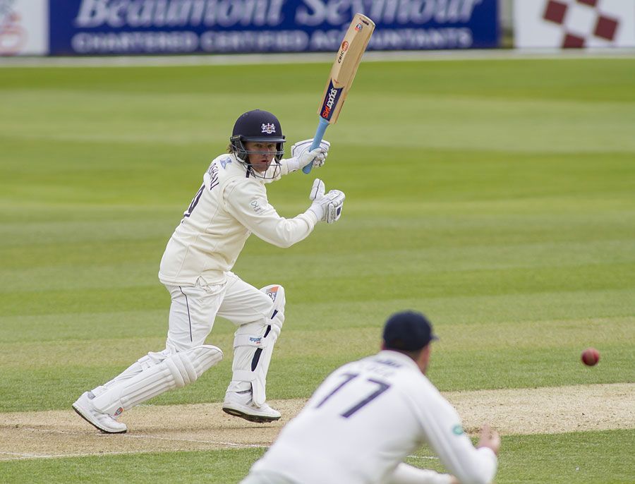 Hamish Marshall sends a catch to Jesse Ryder
