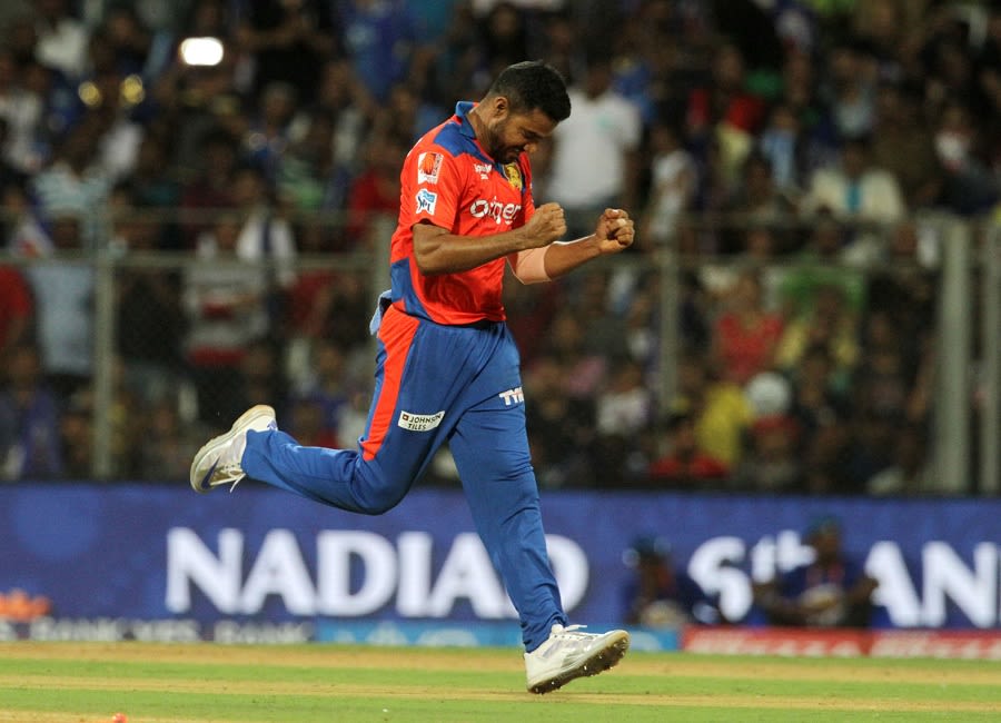 Shadab Jakati celebrates a wicket