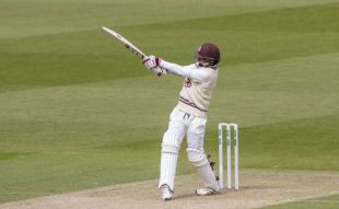 Surrey in a hurry as Harinath anchors free-flowing innings