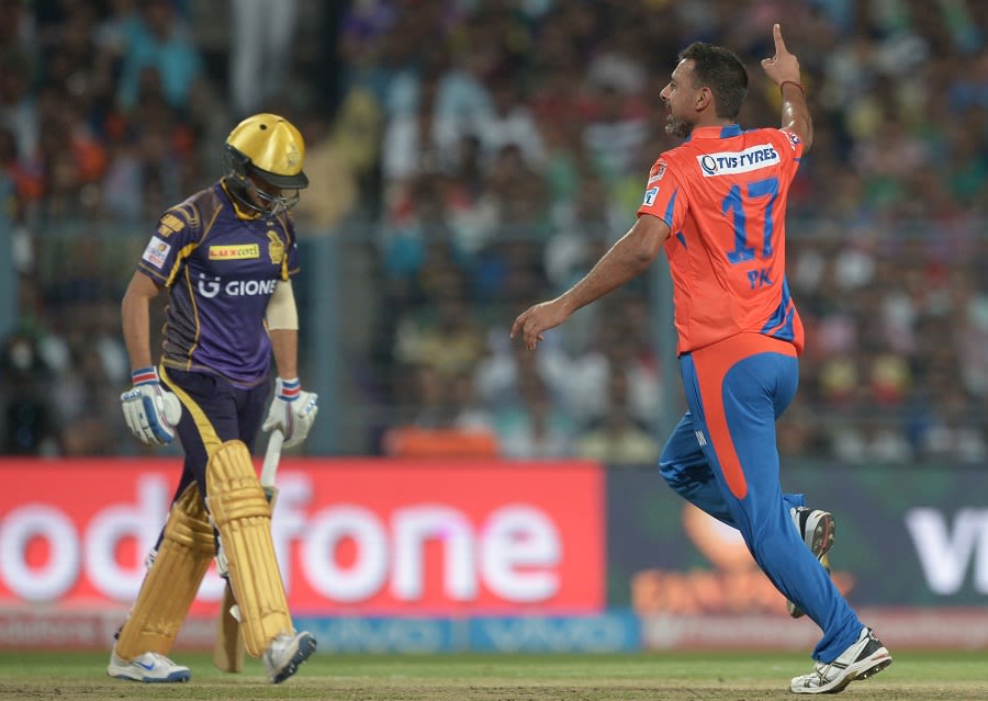 Praveen Kumar celebrates after dismissing Manish Pandey