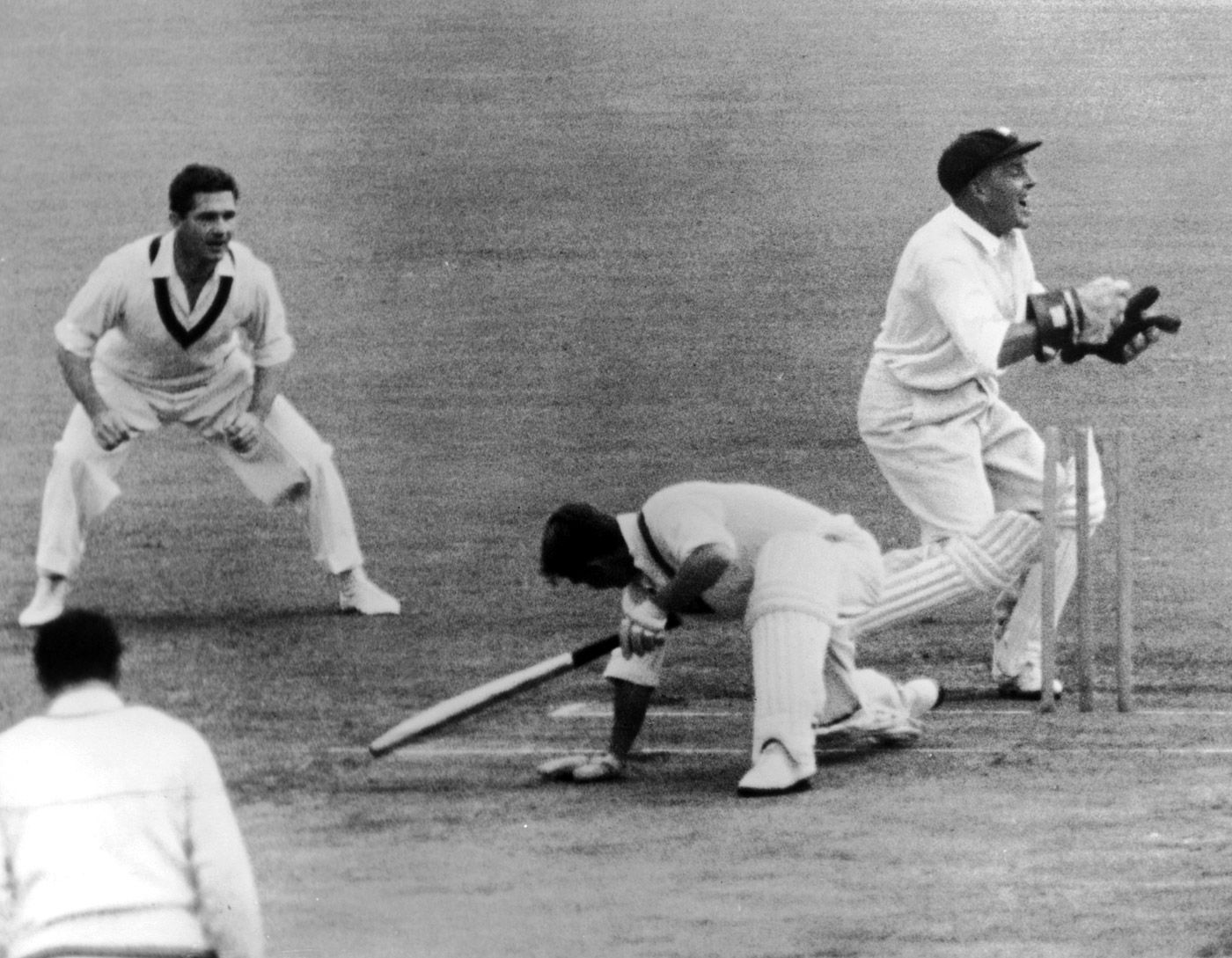 Wally Grout attempts to stump Roy Swetman