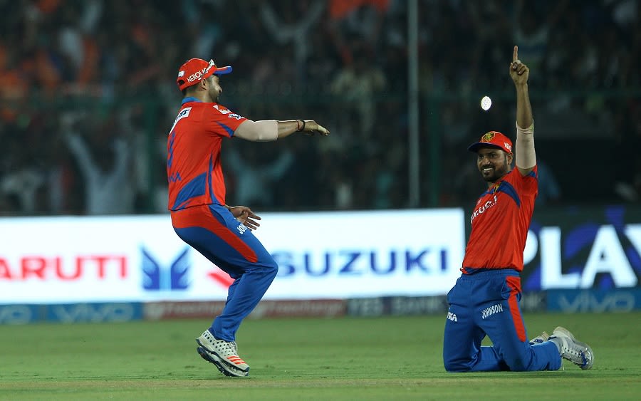 Shadab Jakati is ecstatic after firing a direct throw to run Gautam Gambhir out
