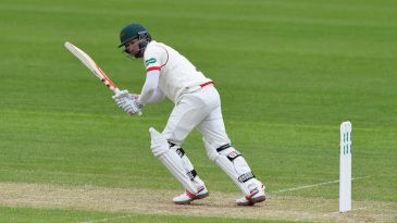 Paul Horton's home comforts enable Leicestershire to escape with a draw