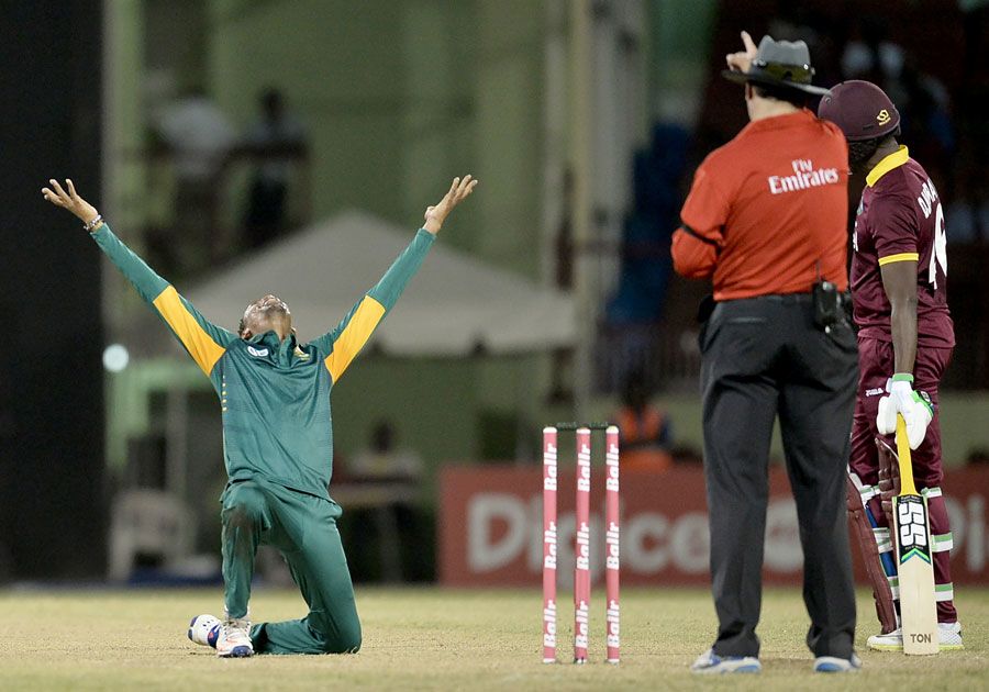 Aaron Phangiso makes an appeal for lbw