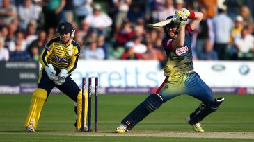 Kent hold their nerve against Afridi-Sammy assault