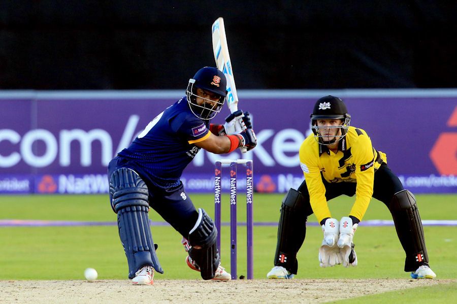 Ashar Zaidi hits out for Essex while Gareth Roderick looks on