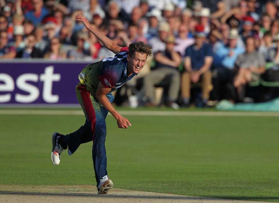 Matt Hunn bowls for Kent