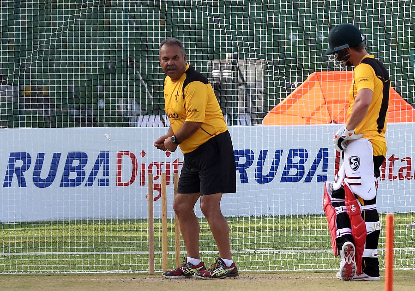 Dav Whatmore gives batting tips at a nets session
