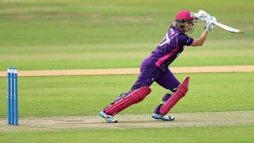 Controversial Winfield run out sparks Diamonds collapse