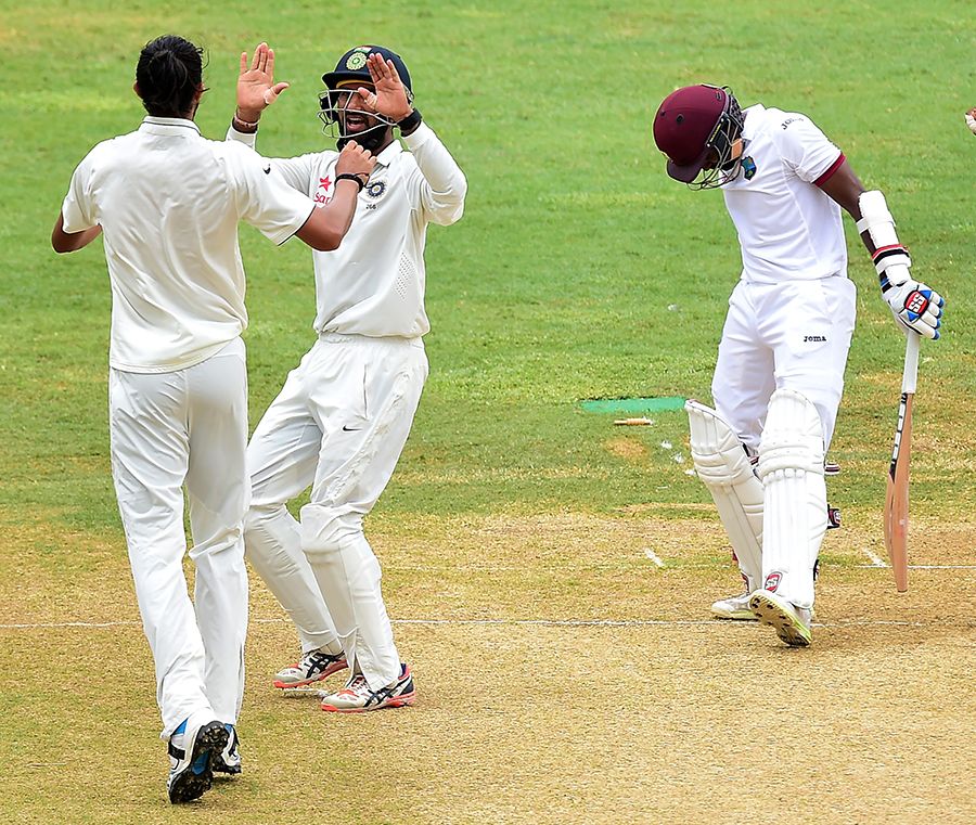 Cheteshwar Pujara and Ishant Sharma celebrate Rajendra Chandrika's dismissal