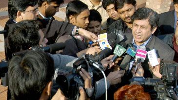 Bari replaces Alam as Pakistan team manager