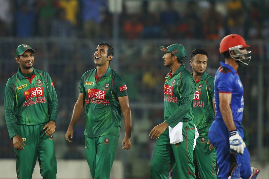 Mosharraf Hossain is applauded by his team-mates