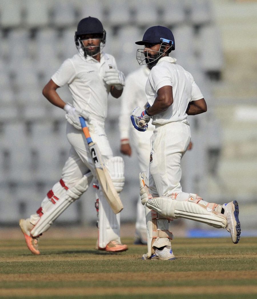 Swapnil Gugale and Ankit Bawne run between the wickets
