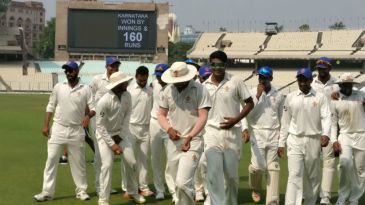Karnataka, Delhi snatch full points