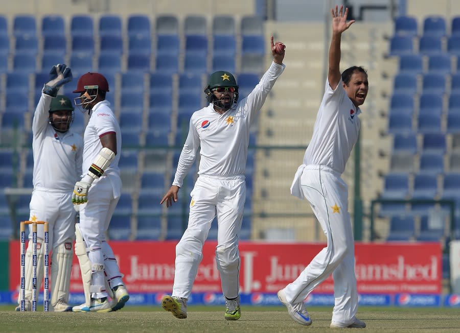 Zulfiqar Babar unsuccessfully appeals for lbw against Marlon Samuels