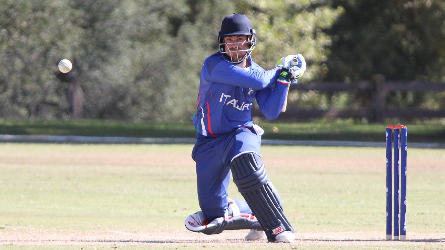 Damian Crowley pulls during his half-century
