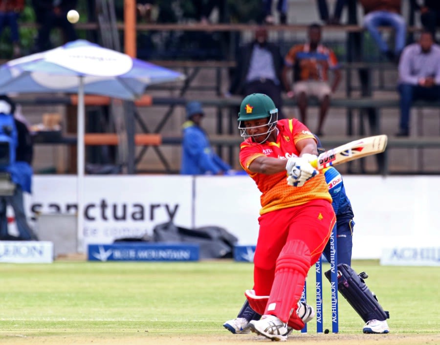 Tinashe Panyangara skews a slog to cover