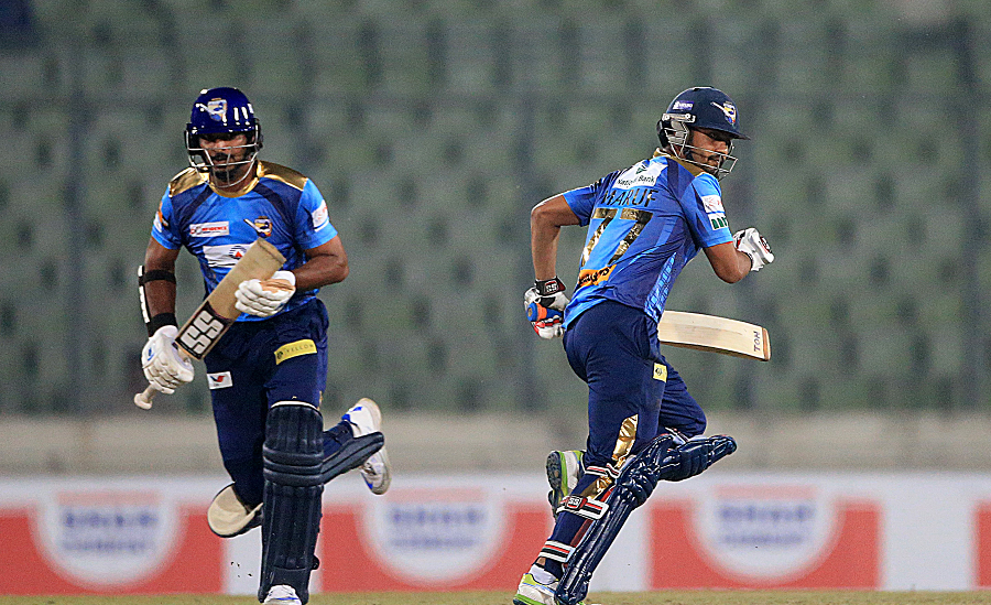 Mehedi Maruf and Kumar Sangakkara complete a run