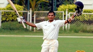 Hyderabad complete comeback victory, Himachal salvage draw