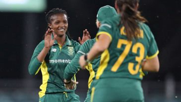 Khaka, Ntozakhe knock Bangladesh out for 89