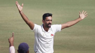 Medium-pacers fire Mumbai to big first-innings lead
