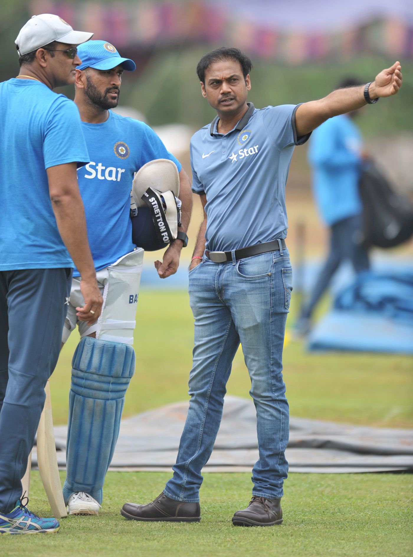 MSK Prasad, India's chairman of selectors, talks to Anil Kumble and MS Dhoni
