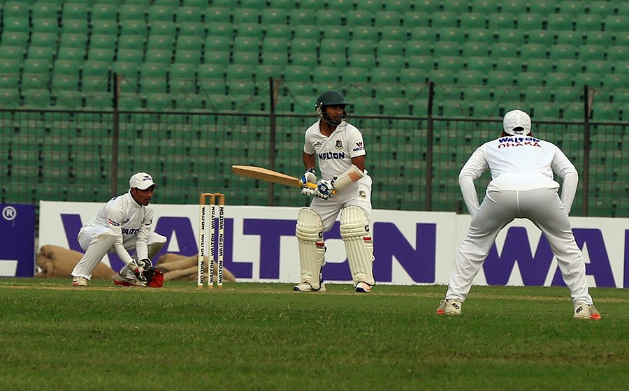 Mohammad Ashraful scored 39, the second-highest in Dhaka Metropolis' innings