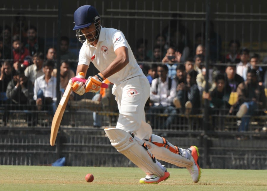 Manprit Juneja's bat snaps during his innings