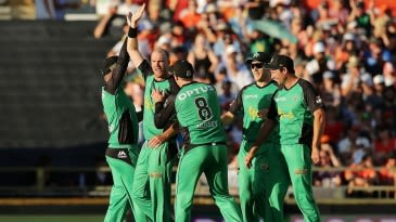 Stars brush aside Scorchers to take top position