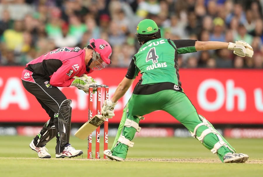 Evan Gulbis is stumped by Brad Haddin