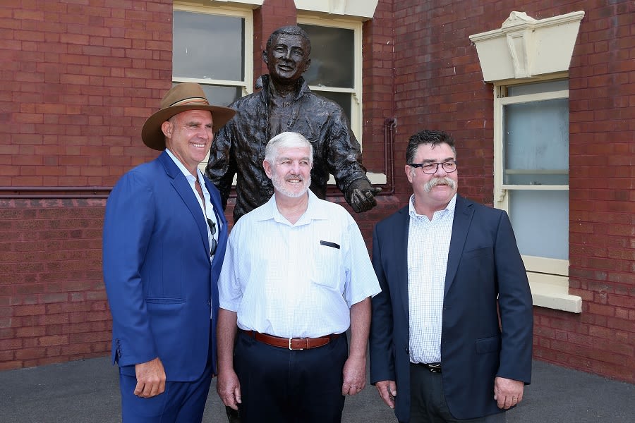 Matthew Hayden, Ken Wilson (nephew of Betty Wilson) and David Boon