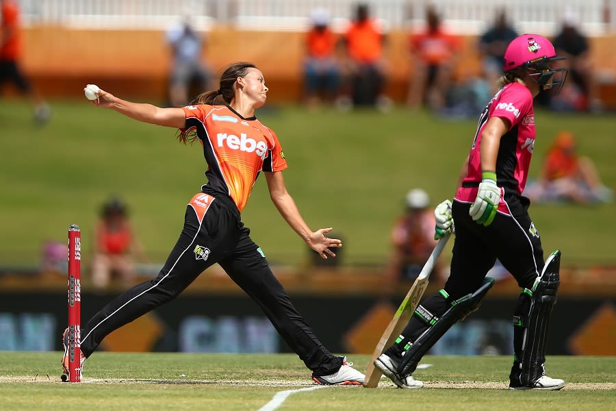 Piepa Cleary delivers a ball