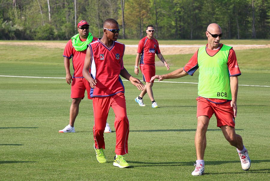 Delray Rawlins and David Hemp go after the ball in a football warm-up