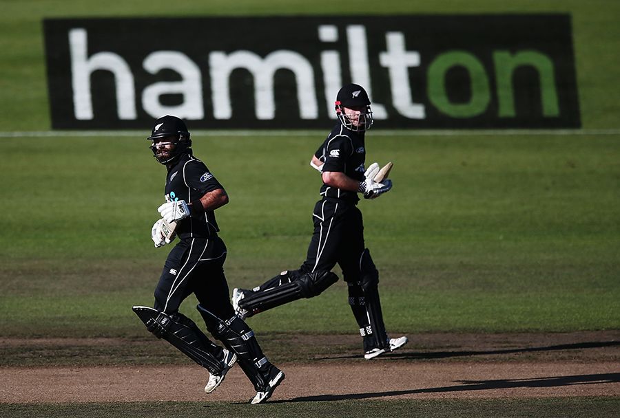 Dean Brownlie and Kane Williamson put on 50 runs for the second wicket