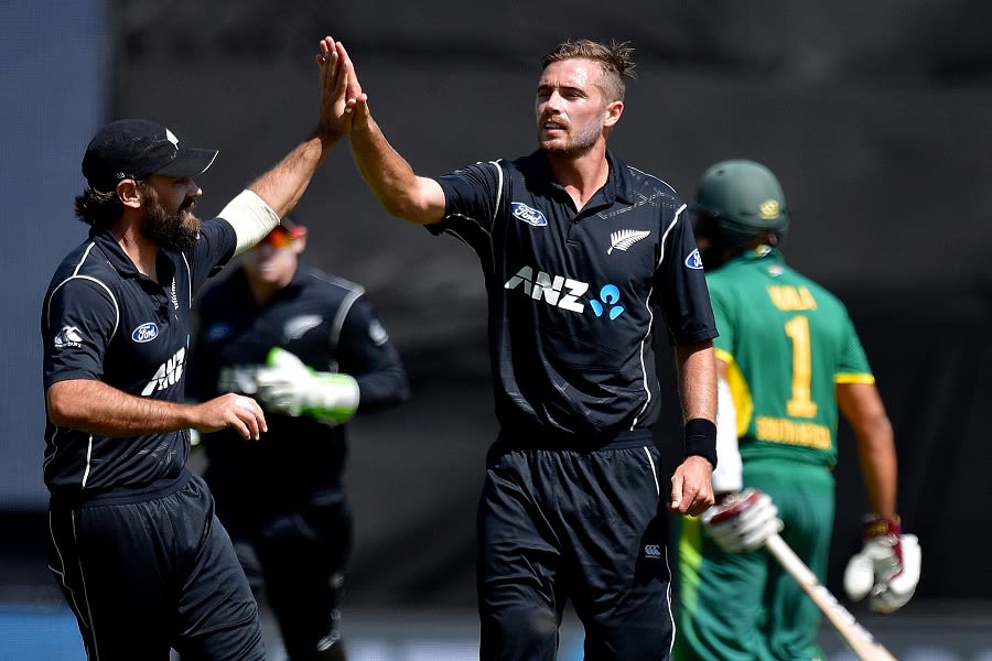 Dean Brownlie and Tim Southee celebrate Hashim Amla's wicket