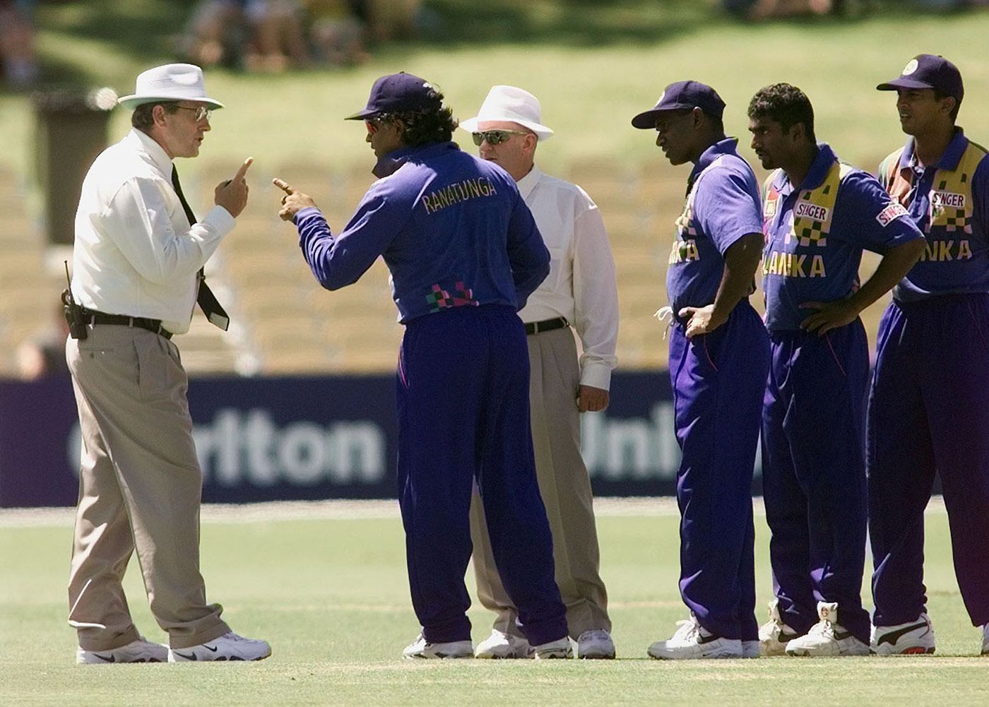 Arjuna Ranatunga and Ross Emerson in argument