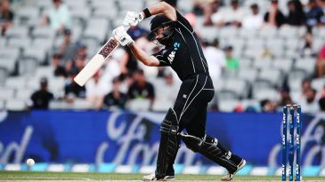 Van Beek's maiden 10-for keeps Wellington streak alive