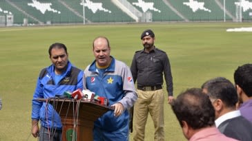 Arthur meets Pakistan's best domestic players in Lahore
