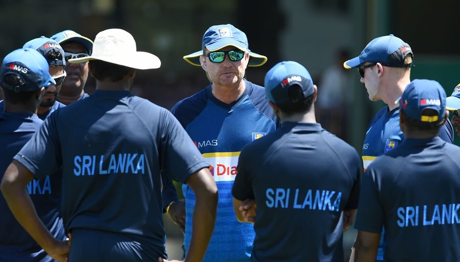 Coach Graham Ford has a chat with the Sri Lanka team