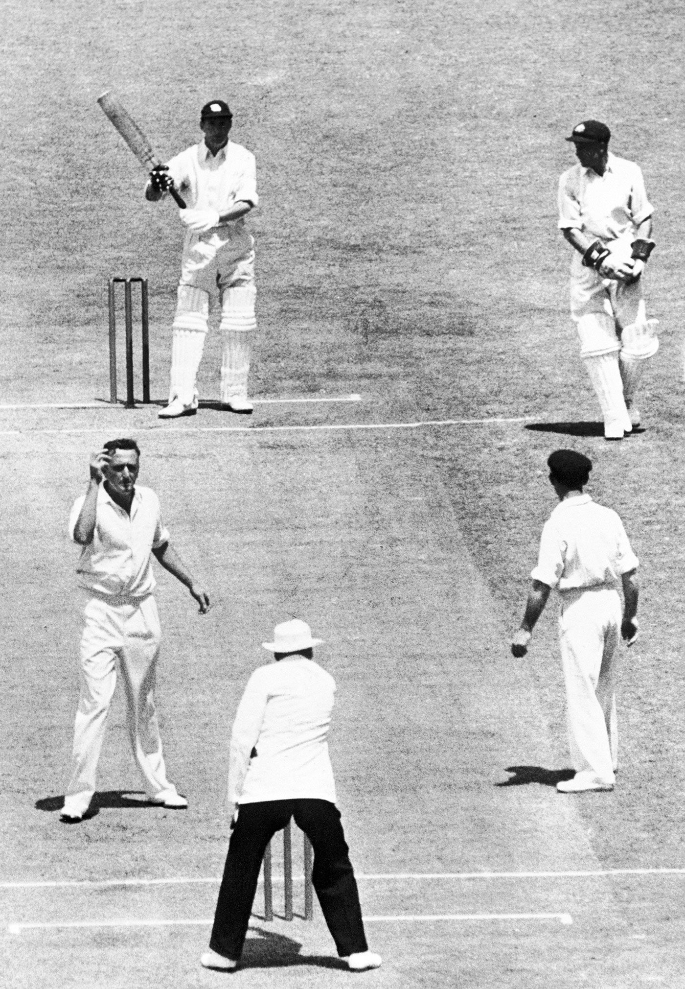 Jack Iverson appeals for the wicket of Len Hutton, caught behind by Don Tallon