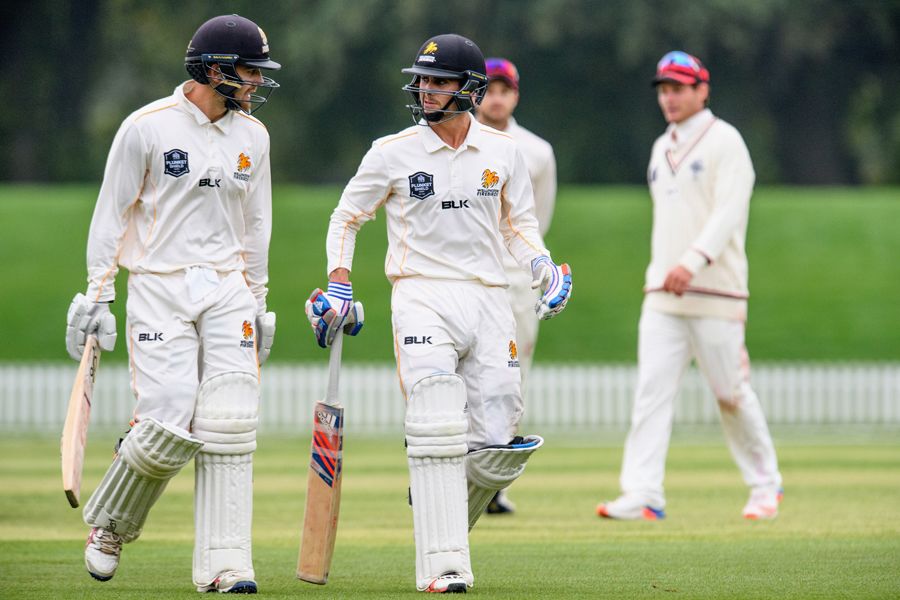 Tom Blundell and Peter Younghusband walk off after stumps