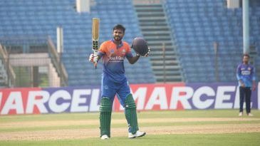 Abdur Razzak's final over hands Dhanmondi win