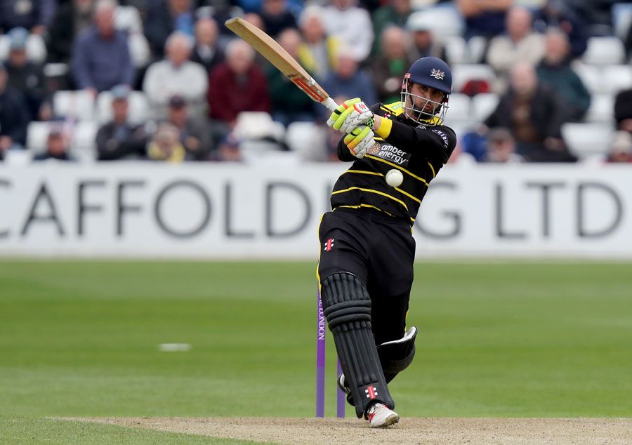 Phil Mustard cracked 90 to lead the Gloucestershire run chase