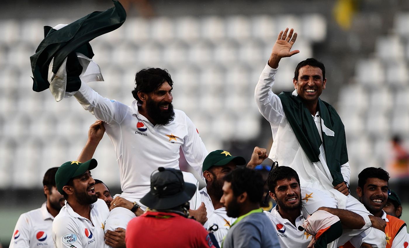 The Pakistan team carry Misbah-ul-Haq and Younis Khan on their shoulders during the victory lap