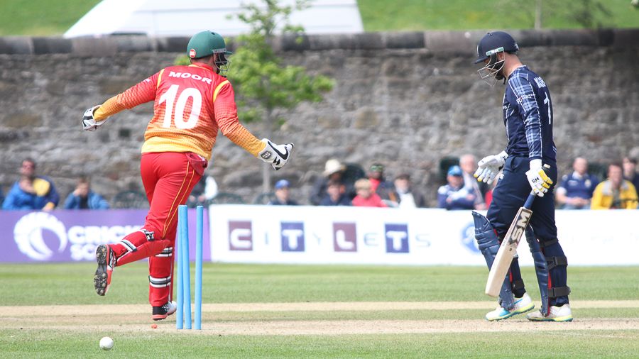 Preston Mommsen's charge goes awry and ends up bowled by Graeme Cremer