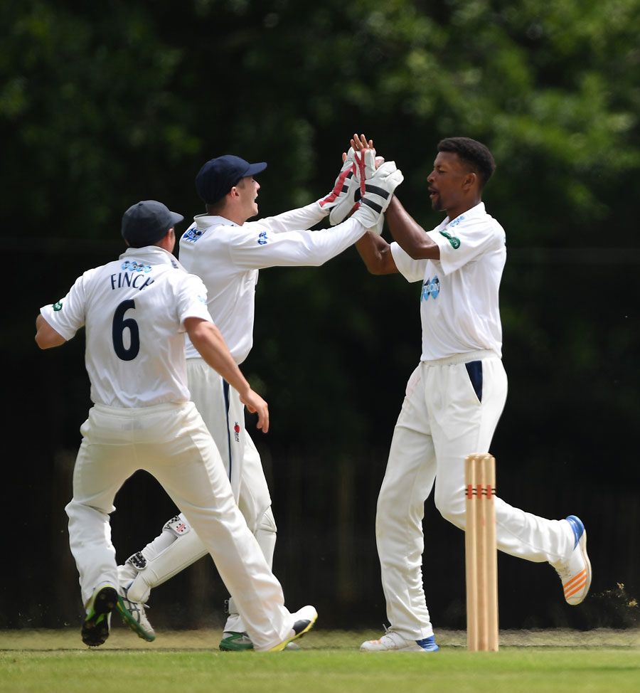 Abidine Sakande claimed three early wickets